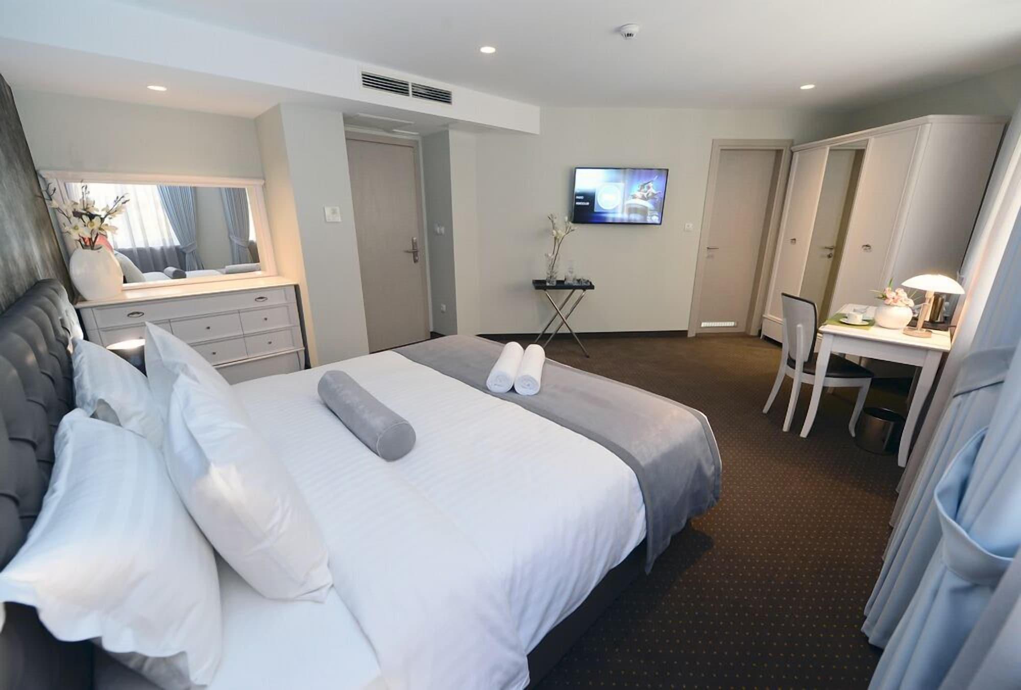 Alexandar Square Boutique Hotel Σκόπια Εξωτερικό φωτογραφία