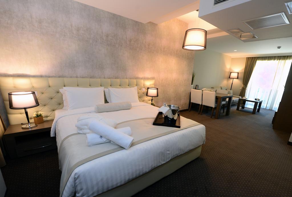 Alexandar Square Boutique Hotel Σκόπια Εξωτερικό φωτογραφία